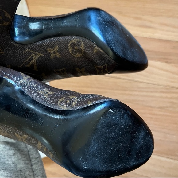 LOUIS VUITTON MONOGRAM REVIVAL ANKLE BOOTIES - Picture 11 of 11